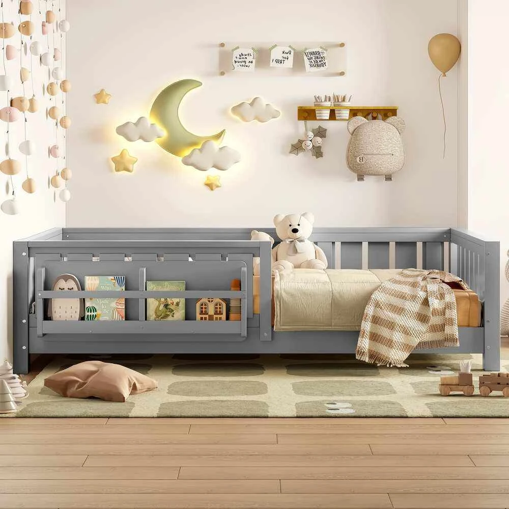 Letto da terra per bambini Montessori con sponde di sicurezza e libreria integrata, moderno in legno